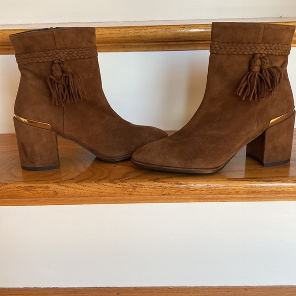 New, Never Worn, Stuart Weitzman Brown Suede Boots. - Picture 3 of 11